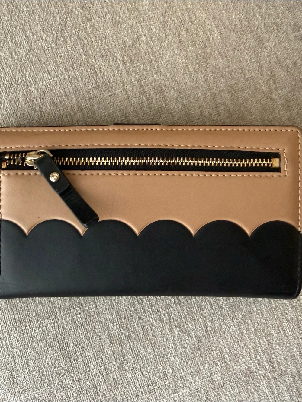 kate spade Tan and Black Scallop-Edge Leather Wallet